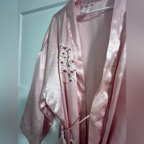 Satin Pink Robe - Picture 2 of 5